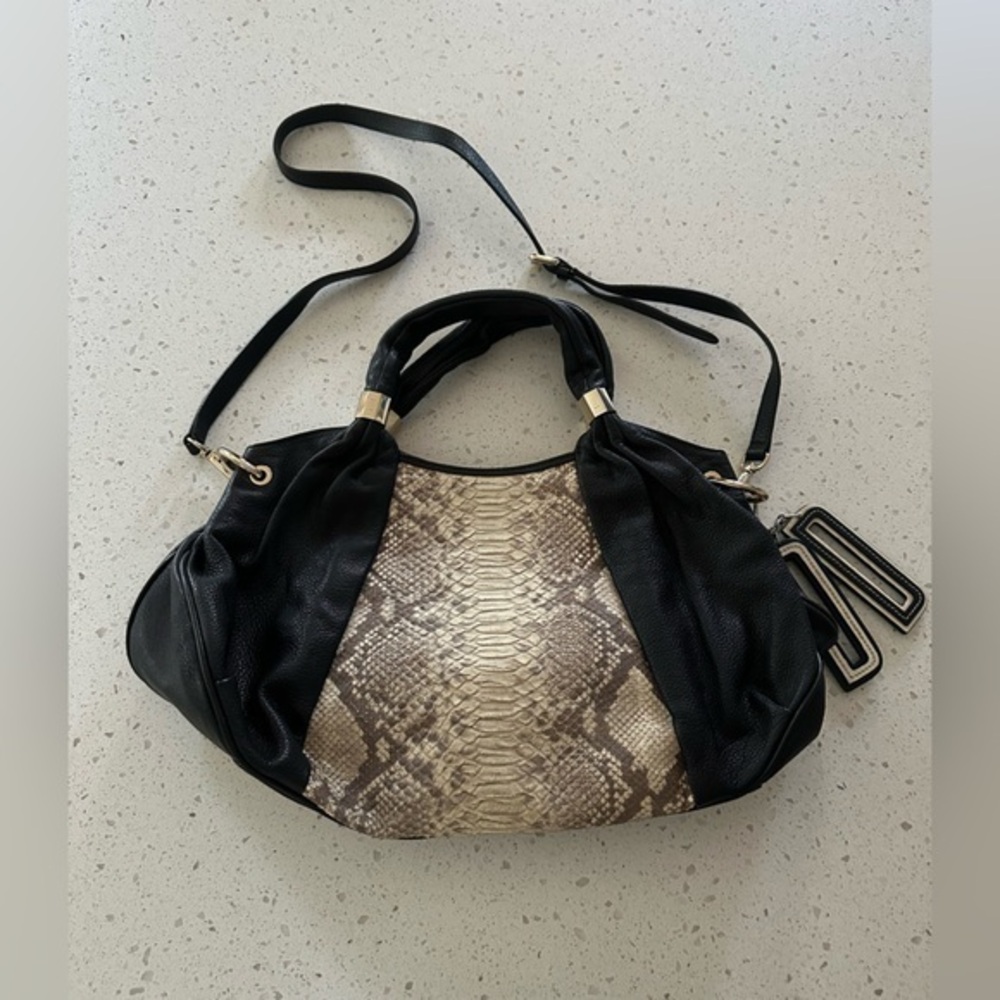 DAKS CROSSBODY BAG